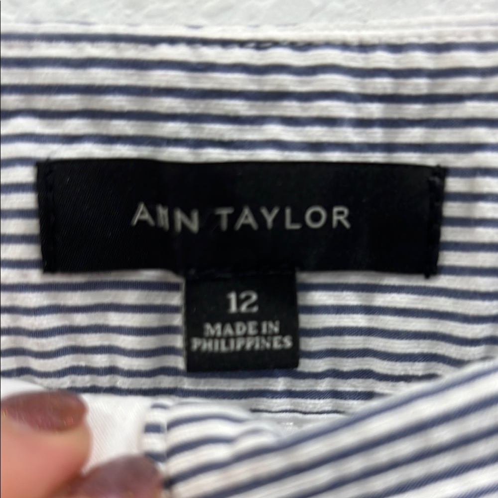 ANN TAYLOR Classic Seersucker Cotton Grey and White Striped Women's Shorts 12 - Picture 2 of 7